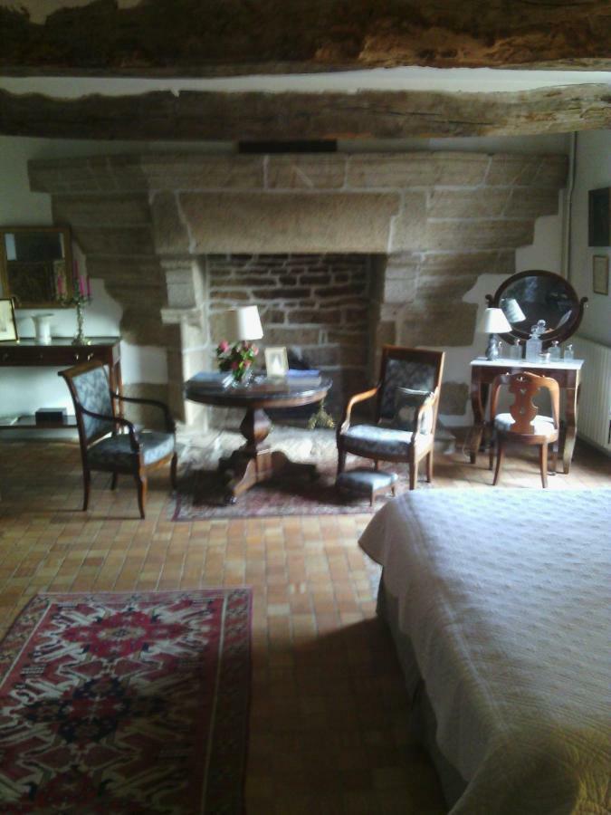 Bed and Breakfast Manoir de Kerguéréon Ploubezre Exterior foto